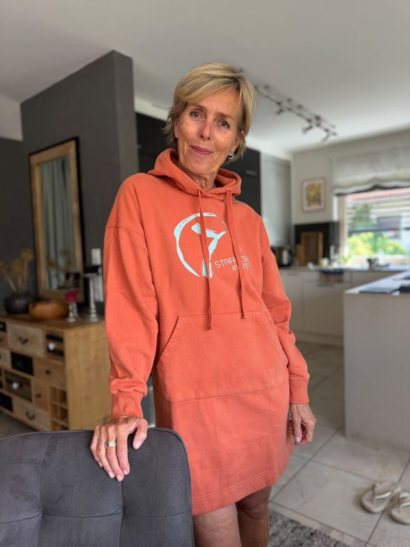 Peach hoodie2